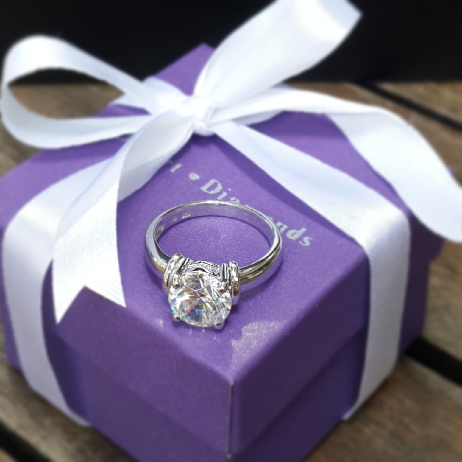 engagement ring gift box